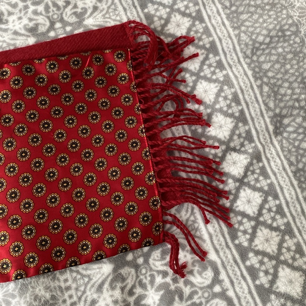 Red and gold flower design scarf - Picture 2 of 7